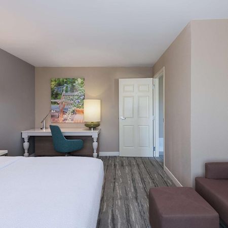 Hilton Garden Inn Saint Charles Buitenkant foto
