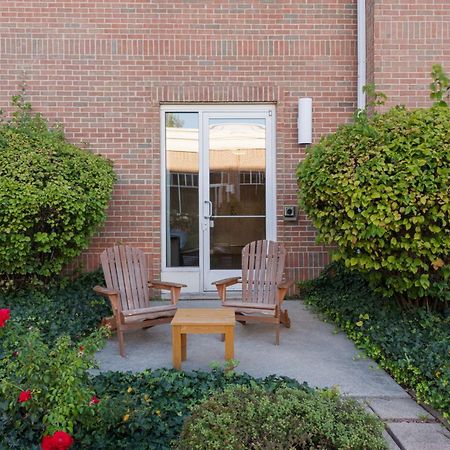 Hilton Garden Inn Saint Charles Buitenkant foto