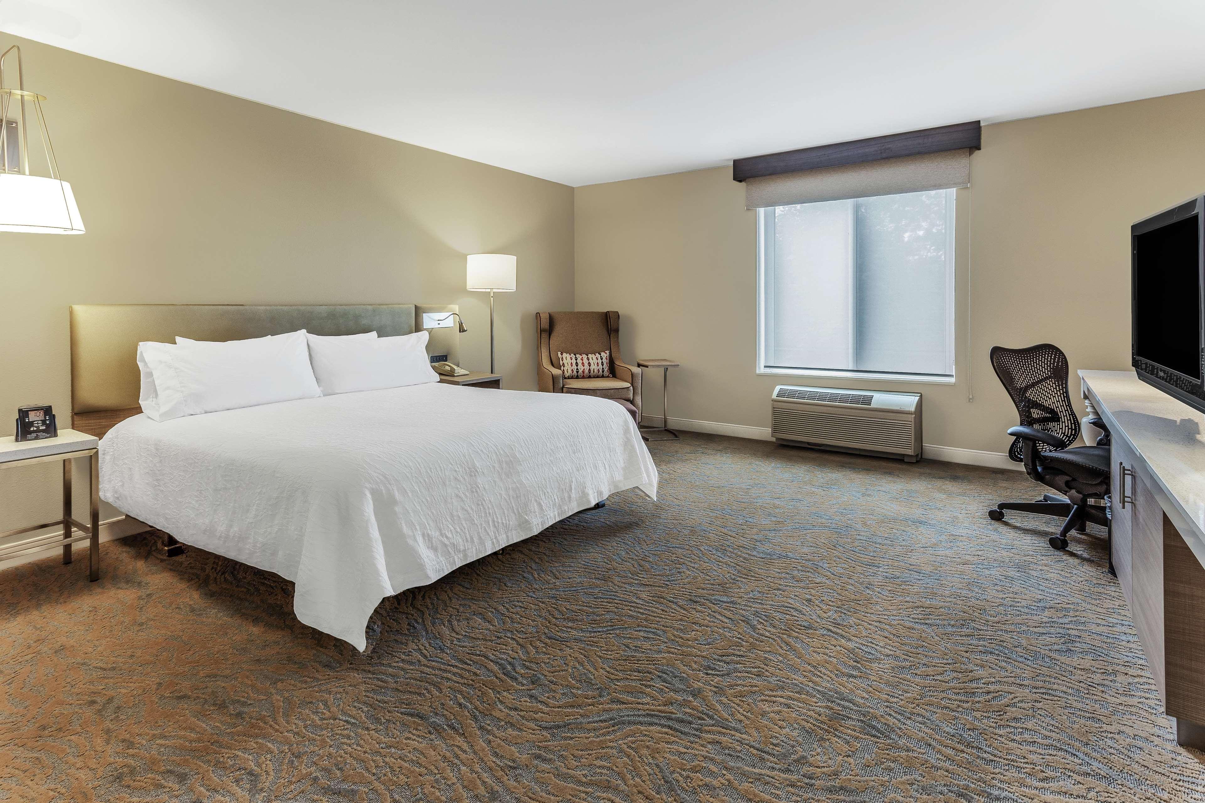 Hilton Garden Inn Saint Charles Buitenkant foto