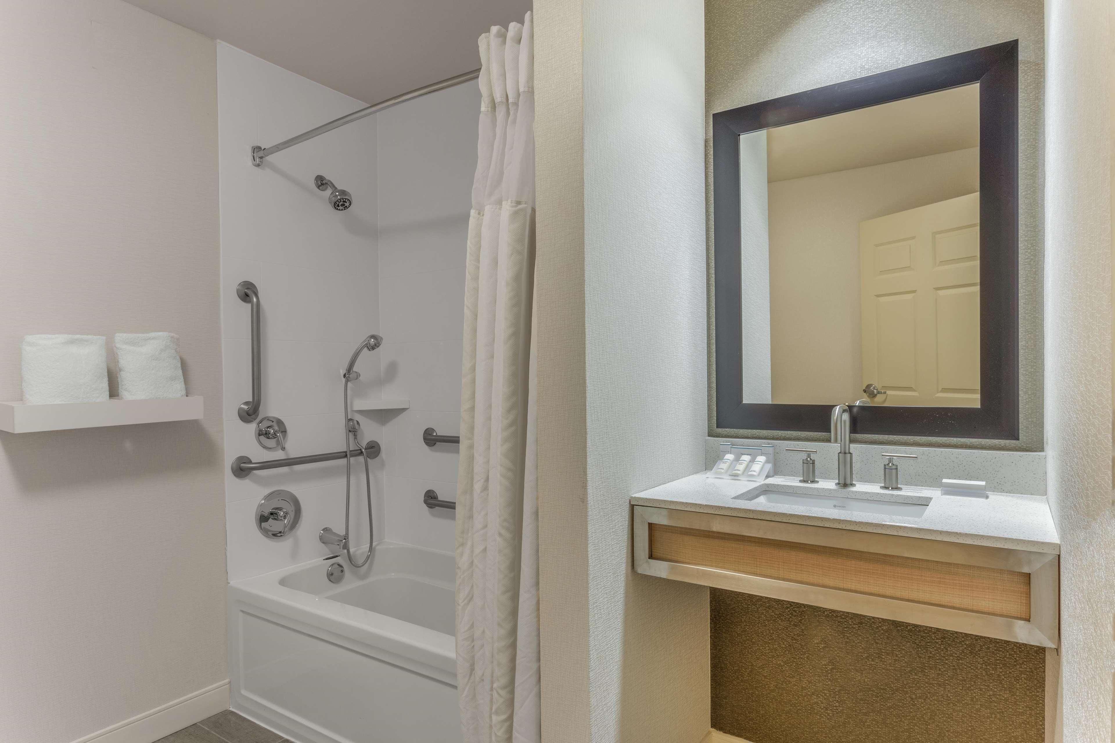 Hilton Garden Inn Saint Charles Buitenkant foto