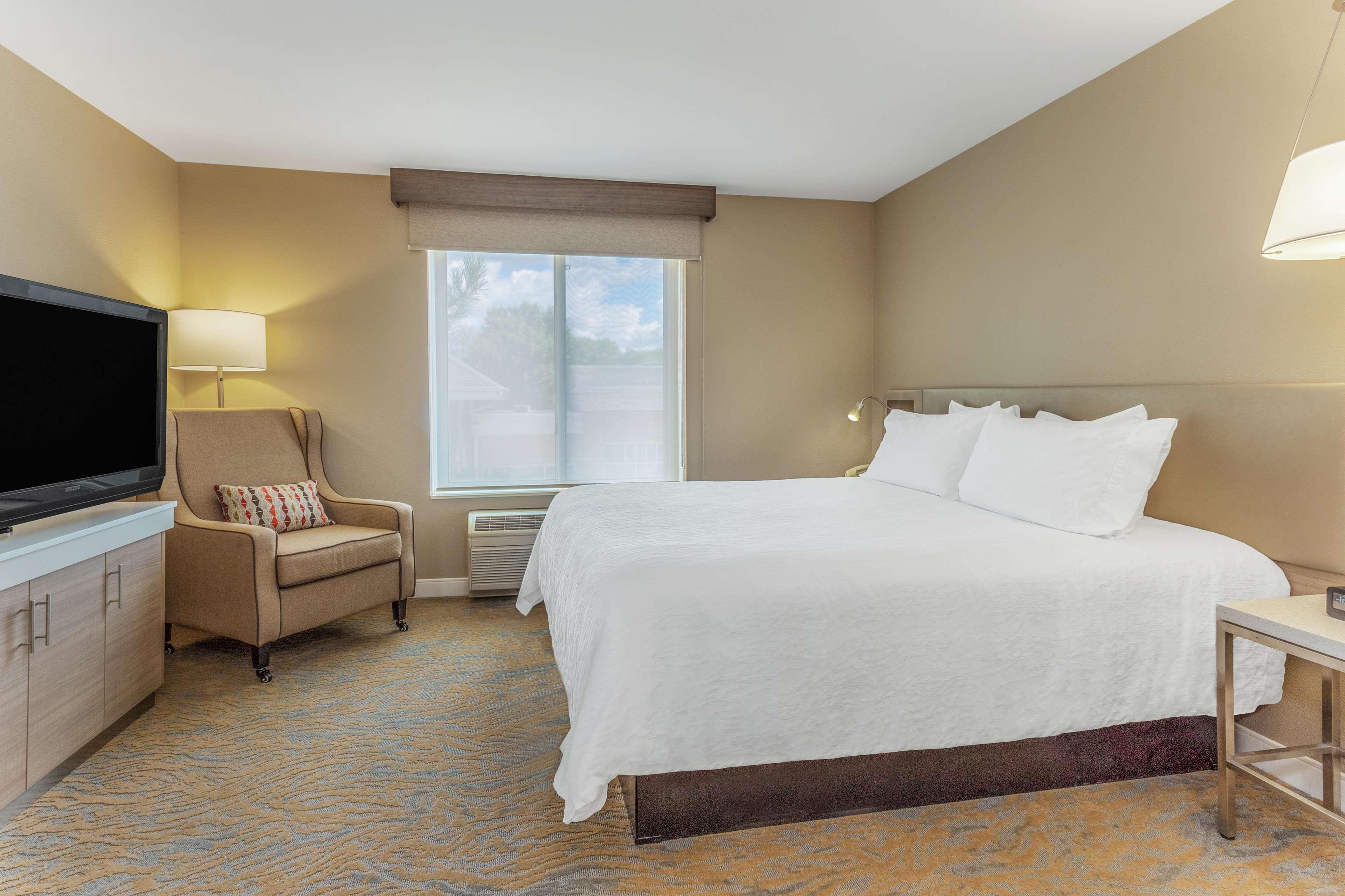 Hilton Garden Inn Saint Charles Buitenkant foto