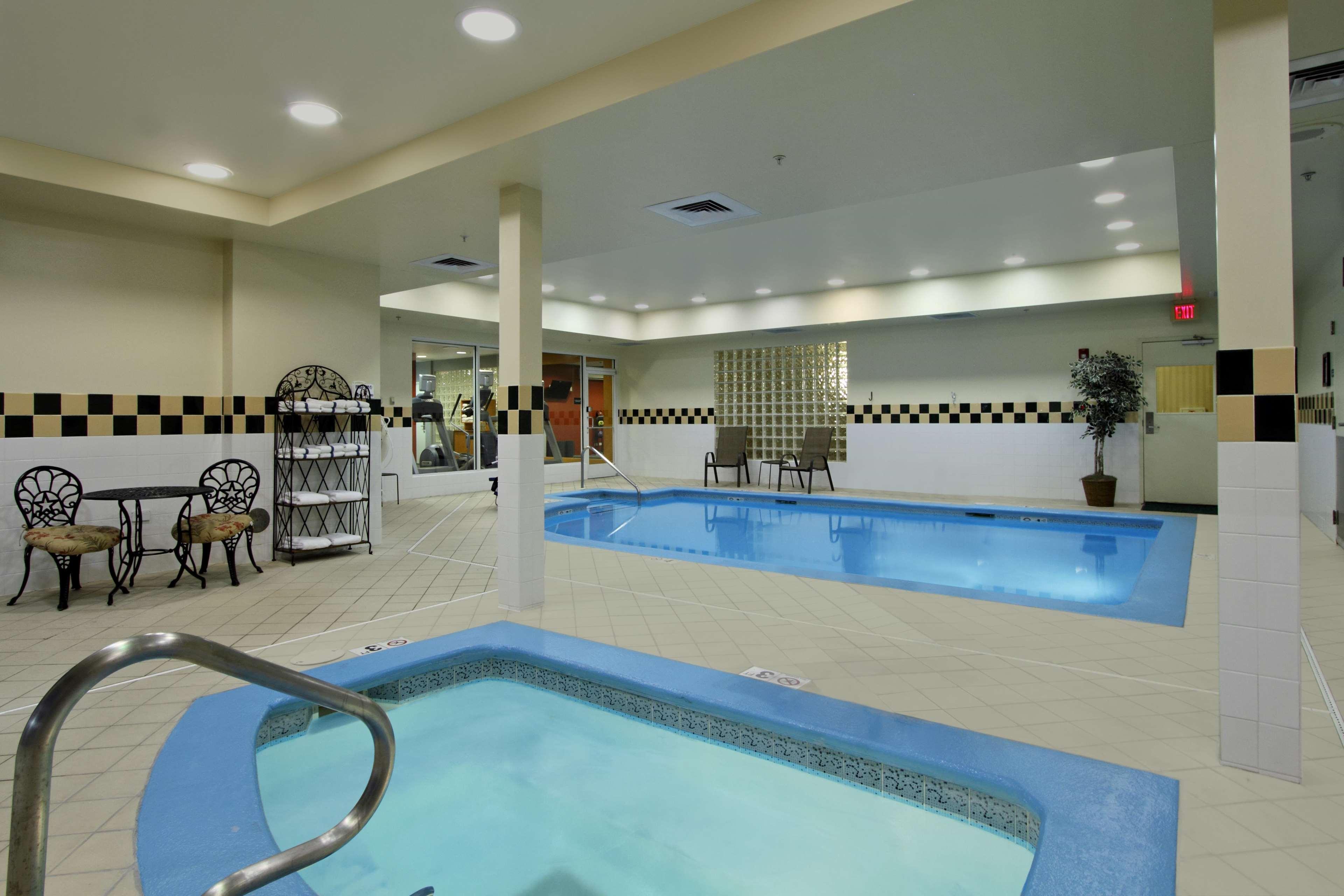 Hilton Garden Inn Saint Charles Buitenkant foto