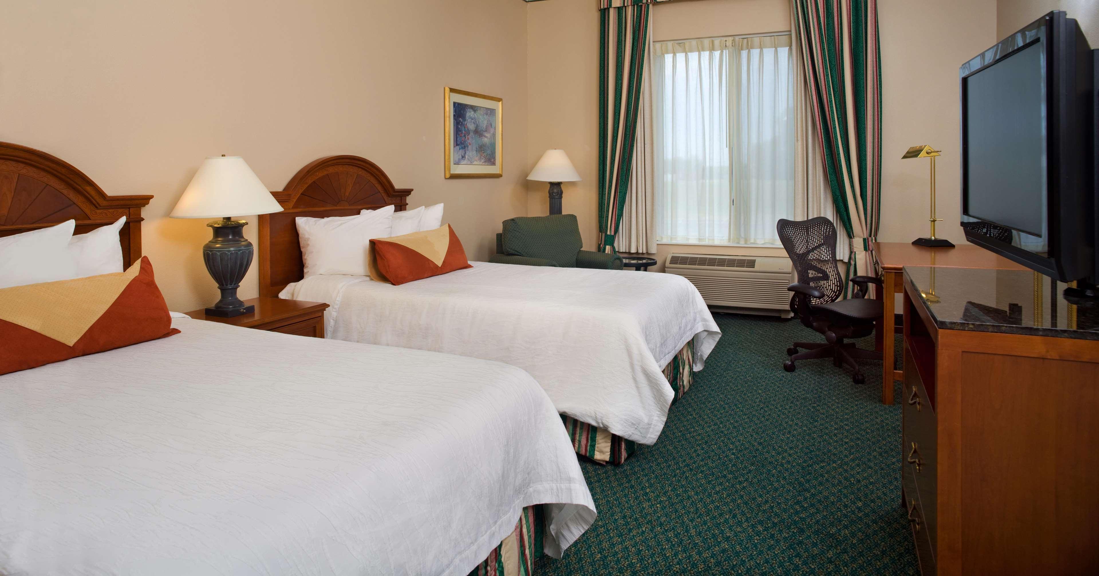 Hilton Garden Inn Saint Charles Buitenkant foto