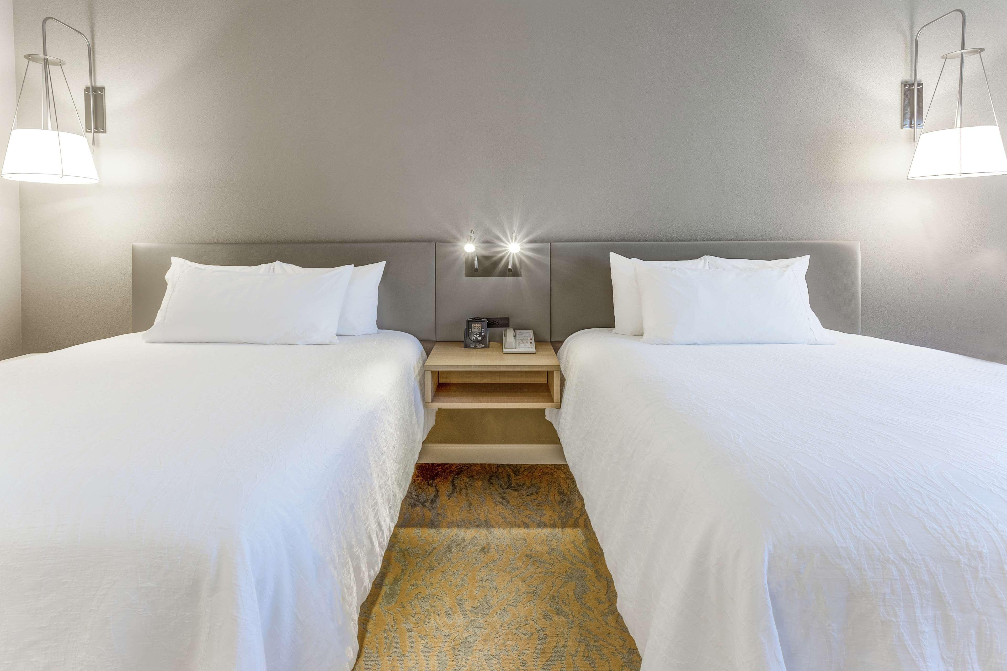 Hilton Garden Inn Saint Charles Buitenkant foto