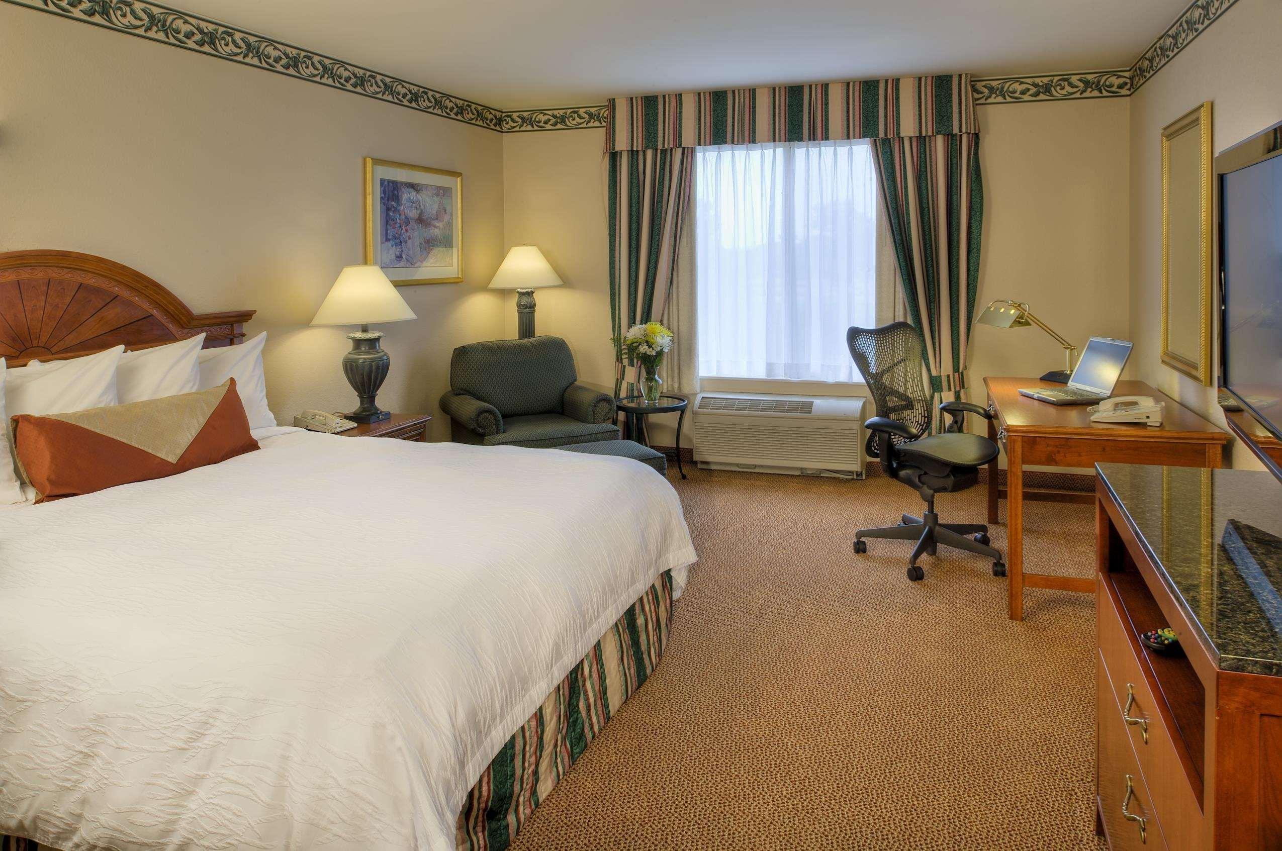 Hilton Garden Inn Saint Charles Buitenkant foto