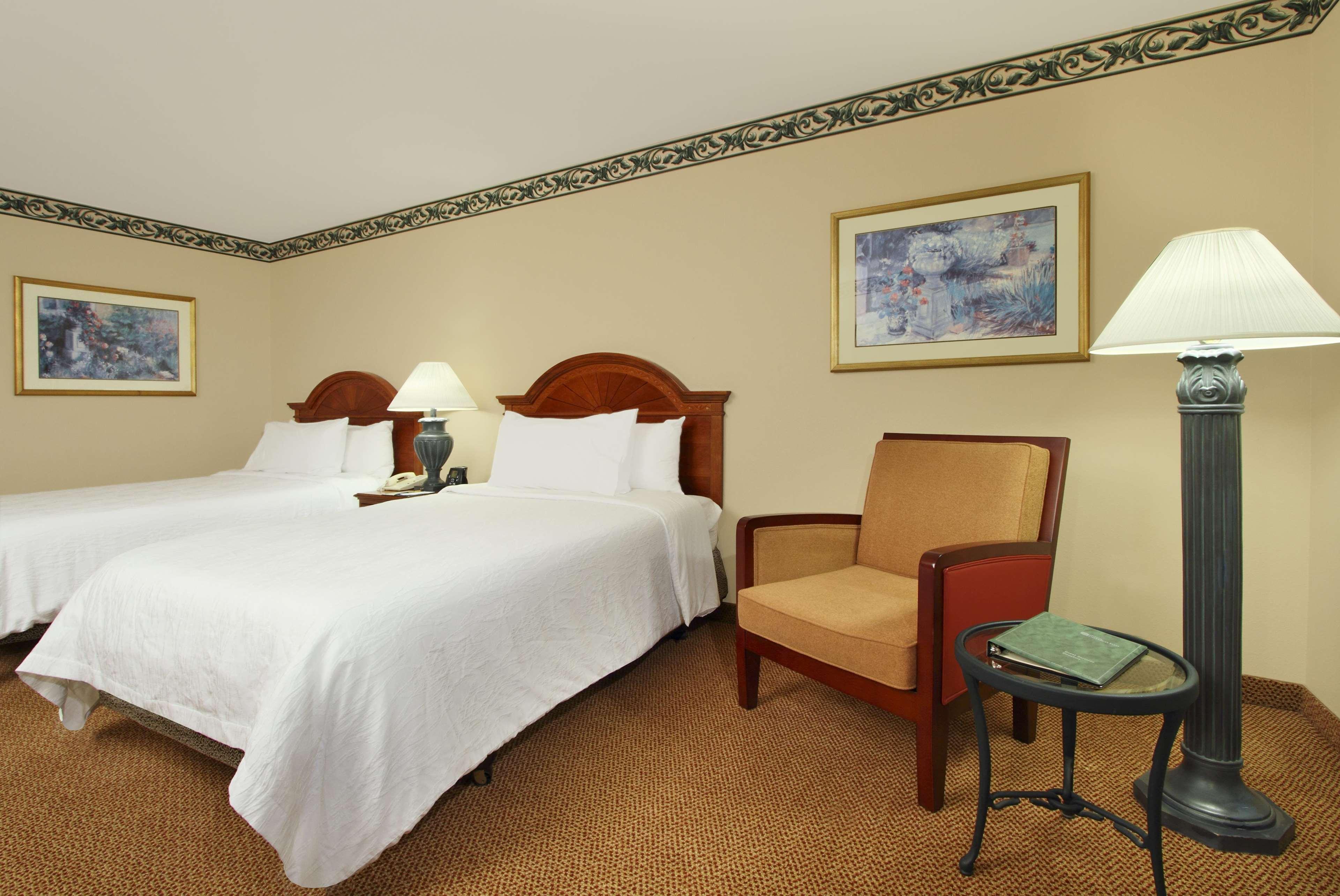 Hilton Garden Inn Saint Charles Buitenkant foto