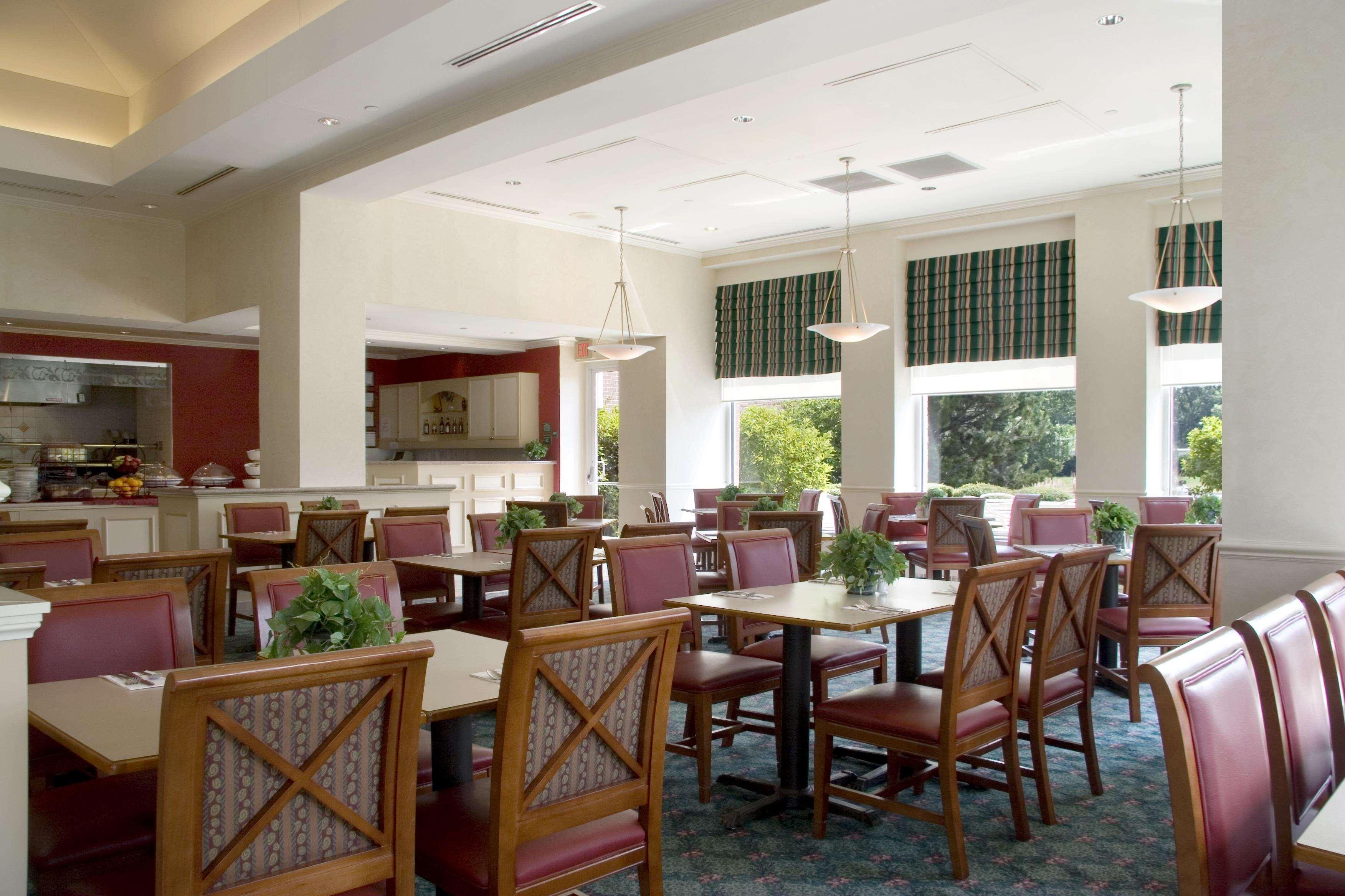 Hilton Garden Inn Saint Charles Buitenkant foto