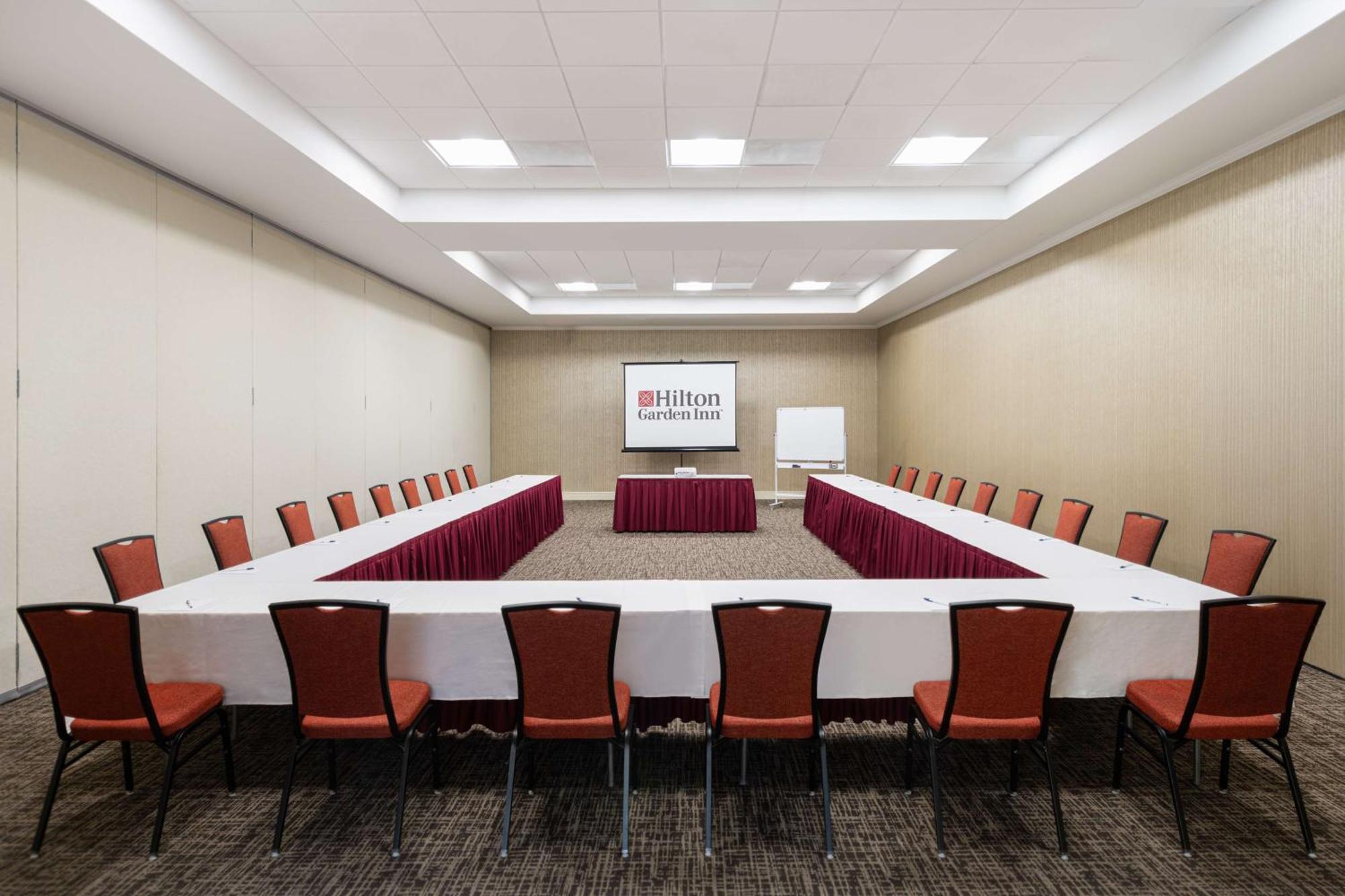 Hilton Garden Inn Saint Charles Buitenkant foto