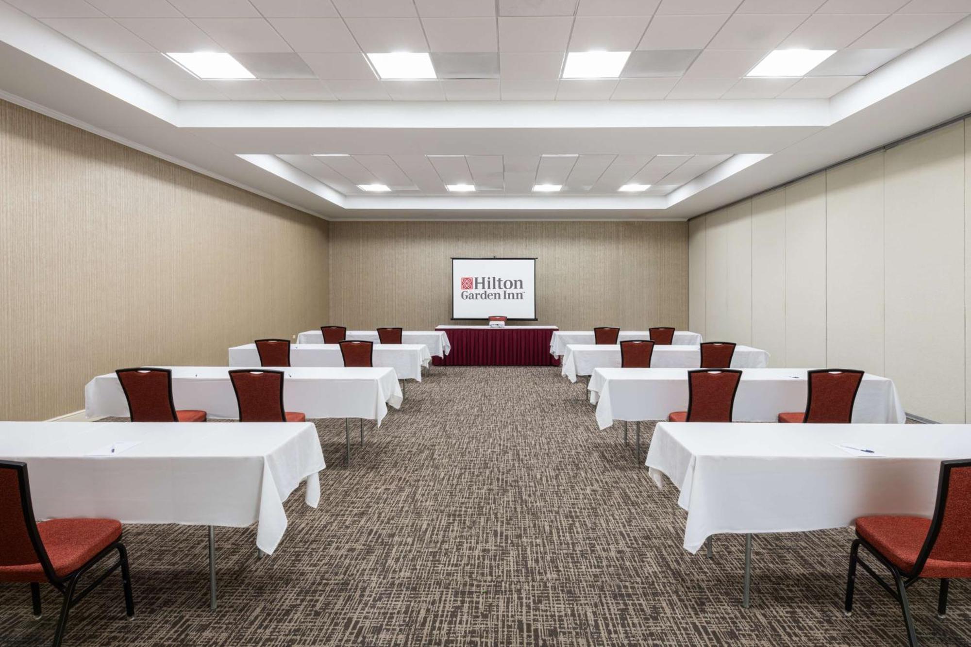 Hilton Garden Inn Saint Charles Buitenkant foto