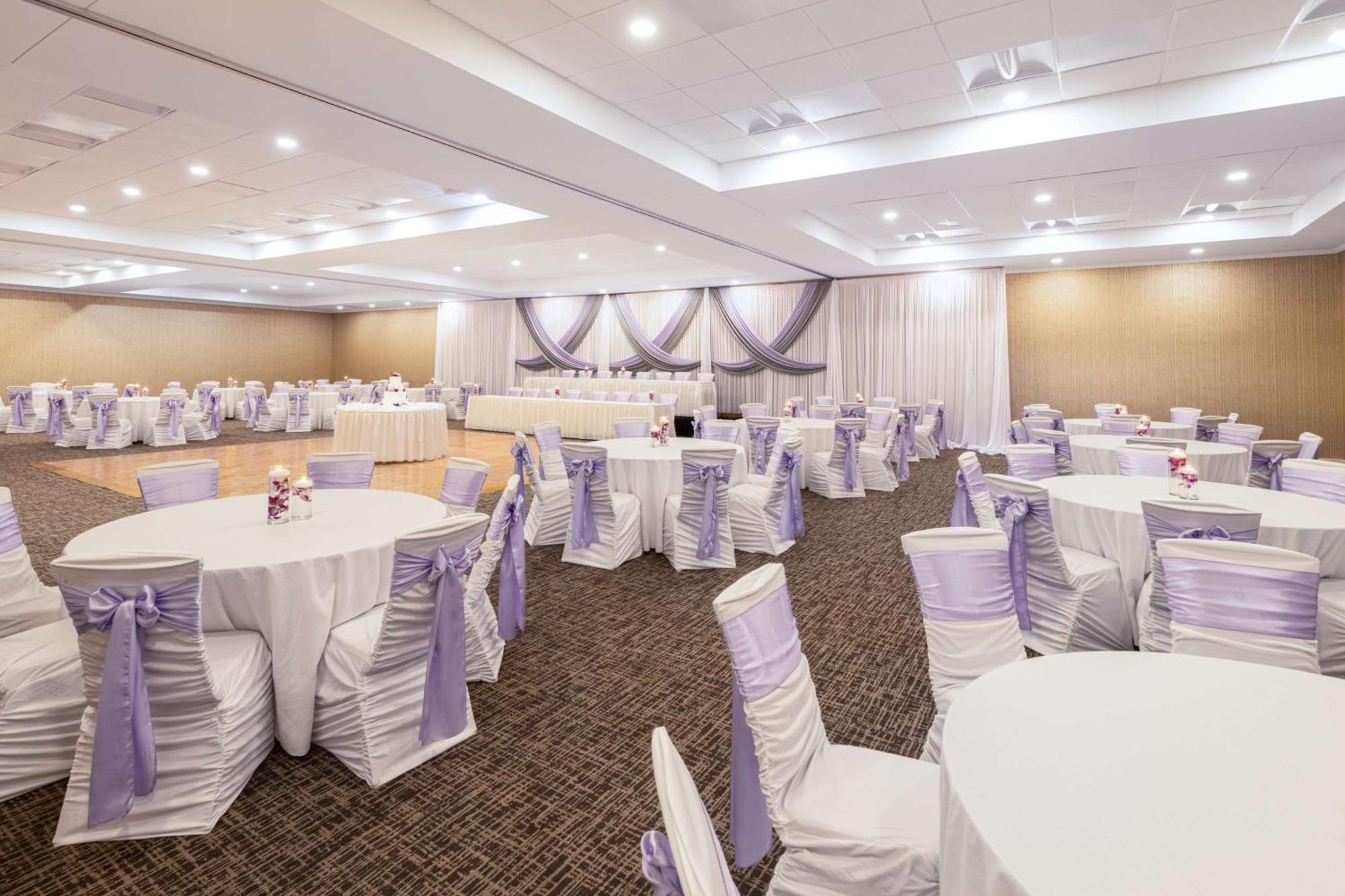 Hilton Garden Inn Saint Charles Buitenkant foto
