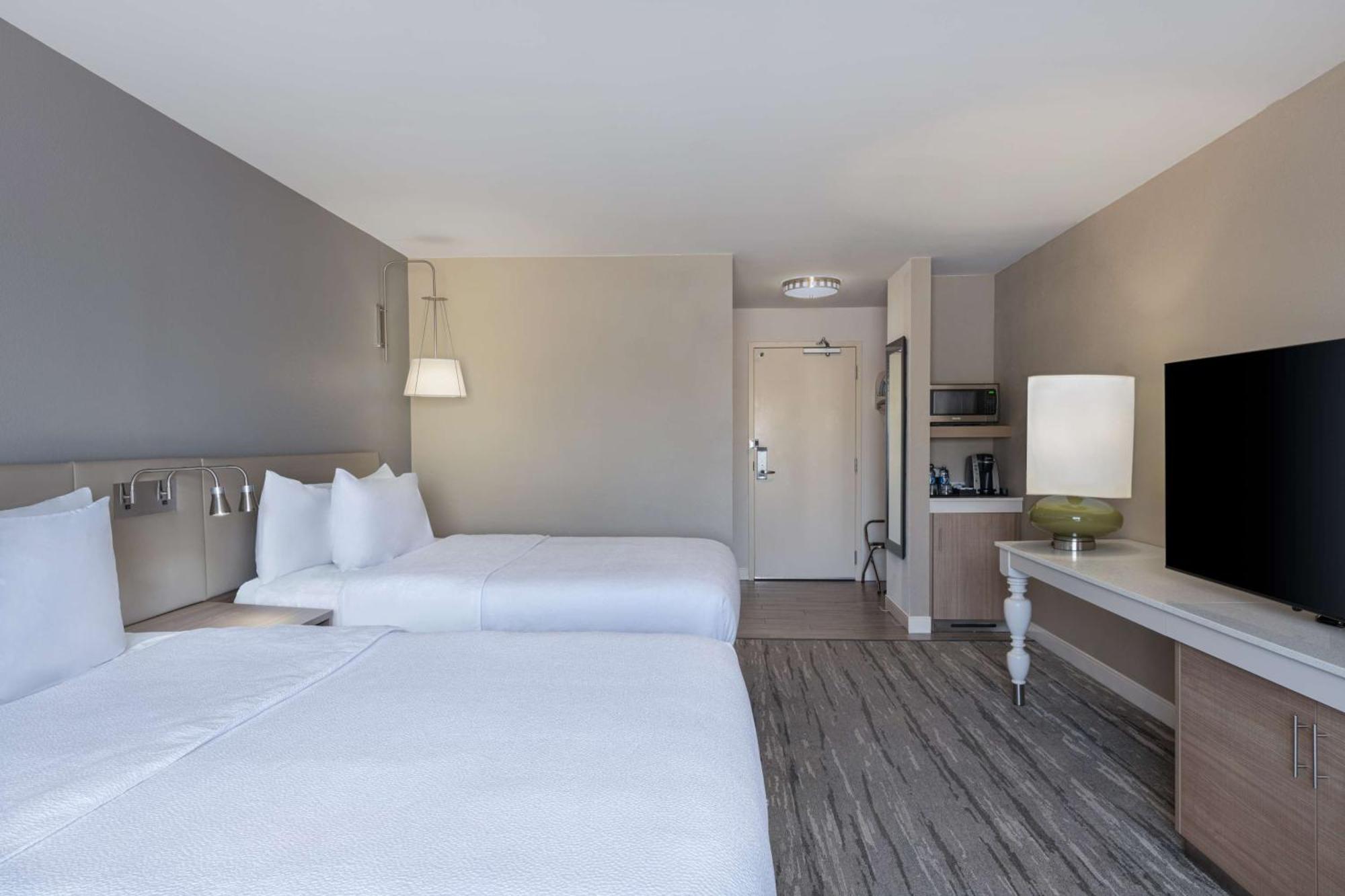 Hilton Garden Inn Saint Charles Buitenkant foto
