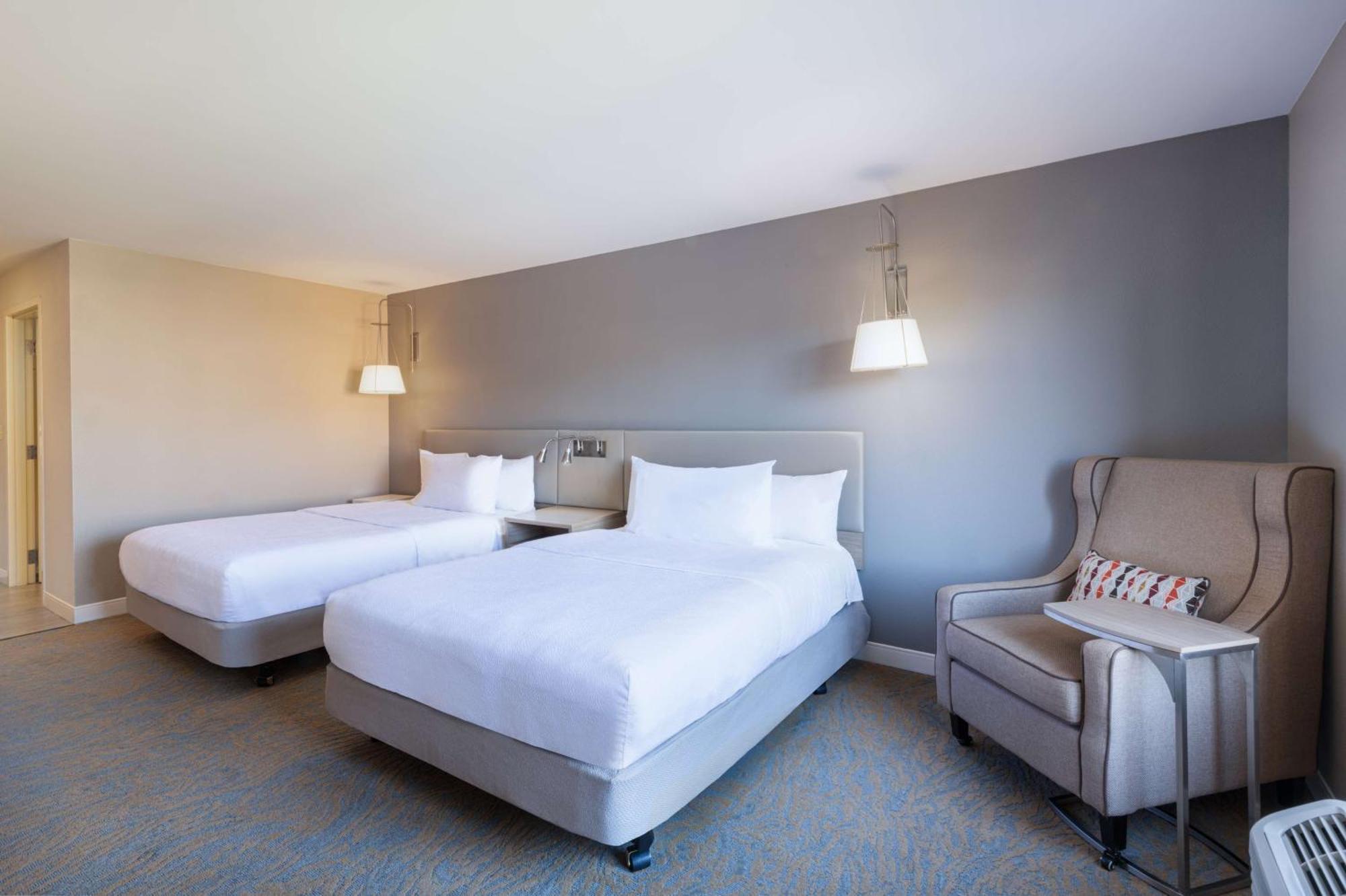 Hilton Garden Inn Saint Charles Buitenkant foto