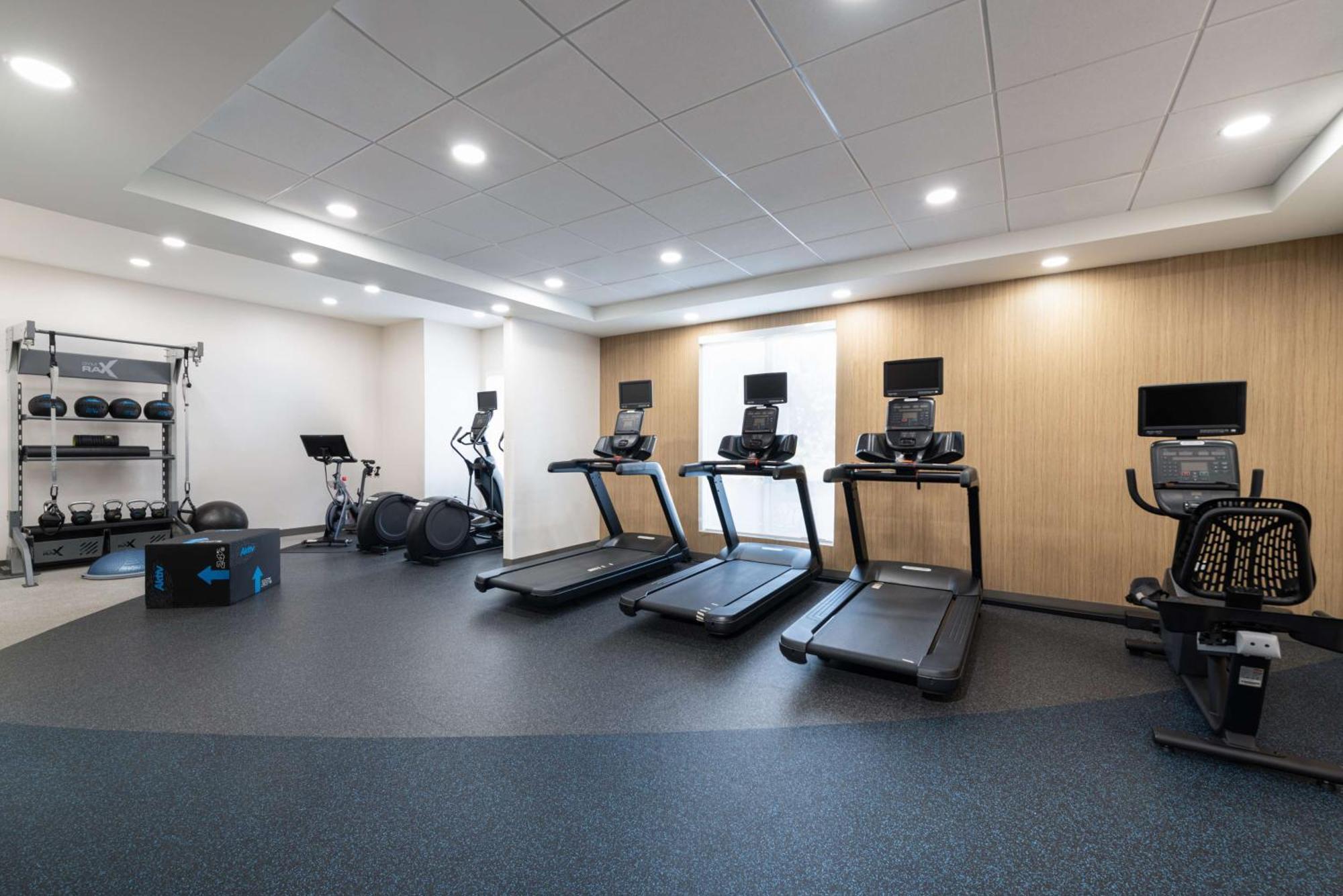 Hilton Garden Inn Saint Charles Buitenkant foto
