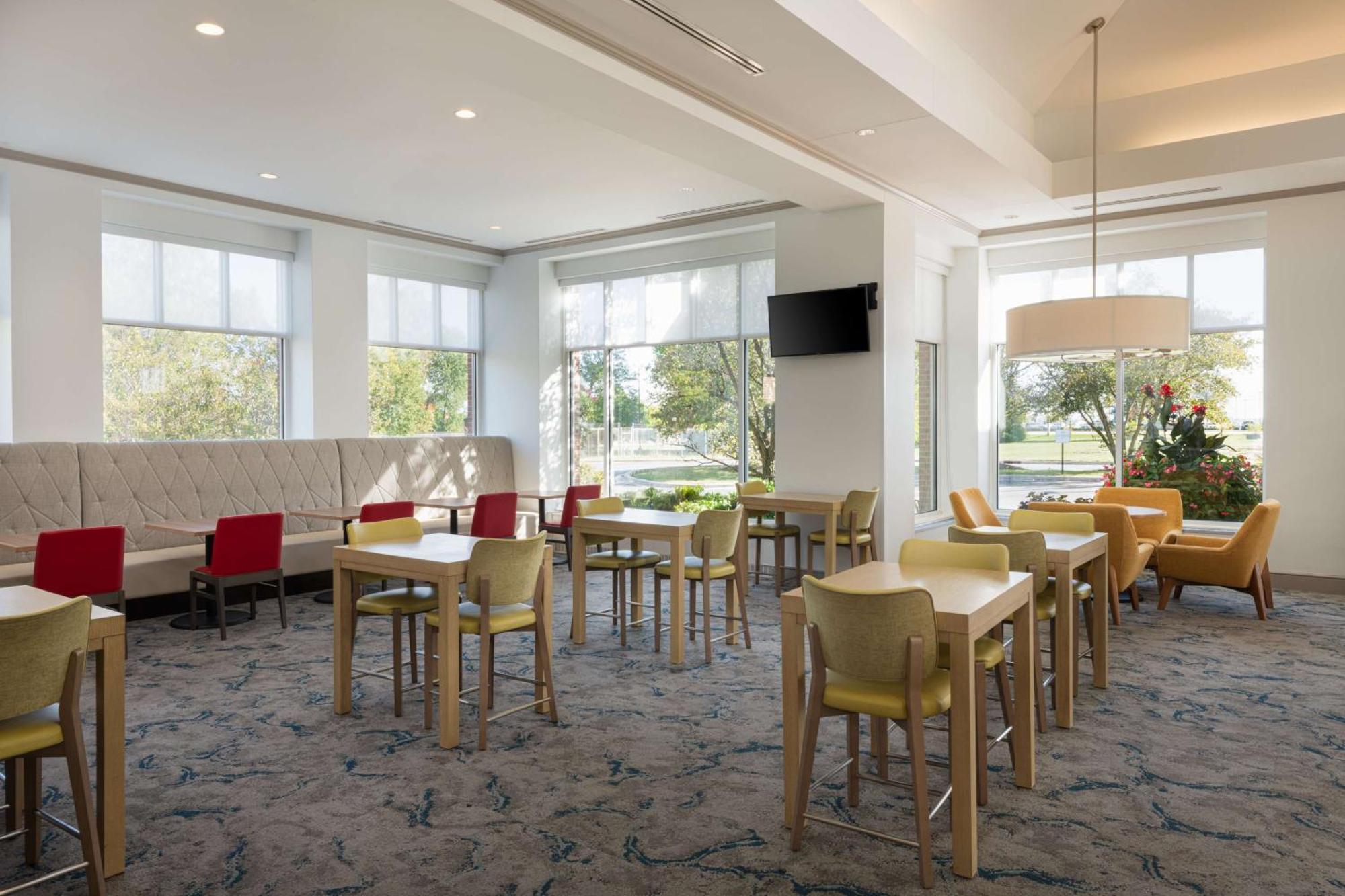Hilton Garden Inn Saint Charles Buitenkant foto