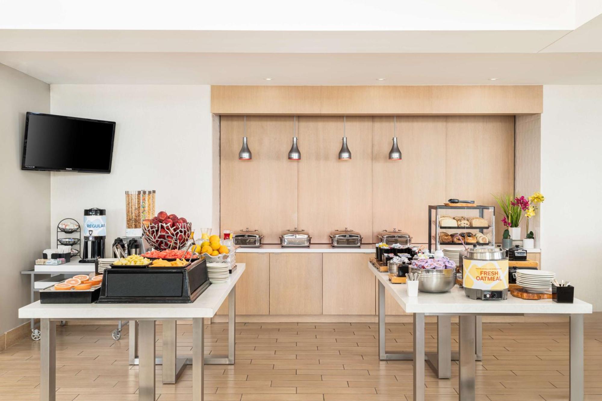 Hilton Garden Inn Saint Charles Buitenkant foto
