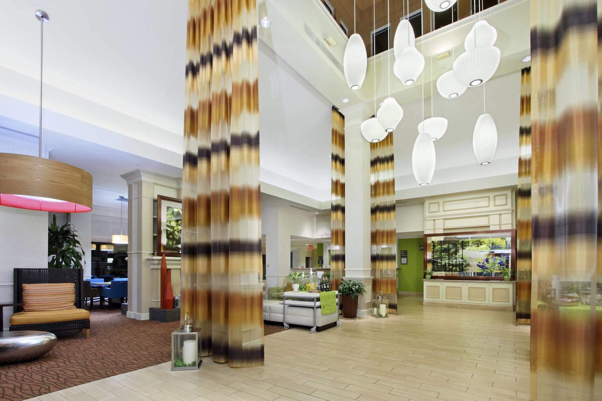 Hilton Garden Inn Saint Charles Buitenkant foto