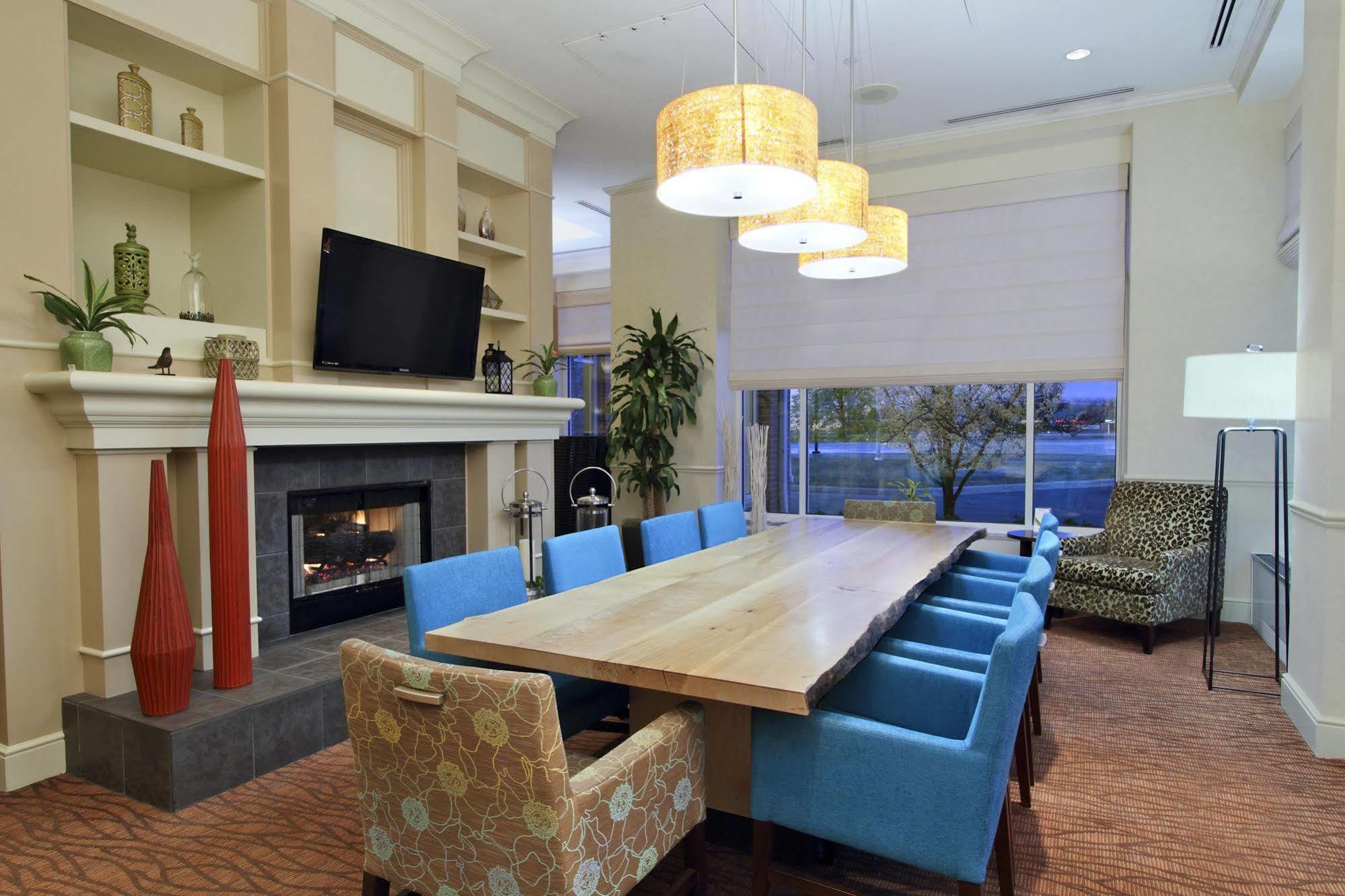 Hilton Garden Inn Saint Charles Buitenkant foto