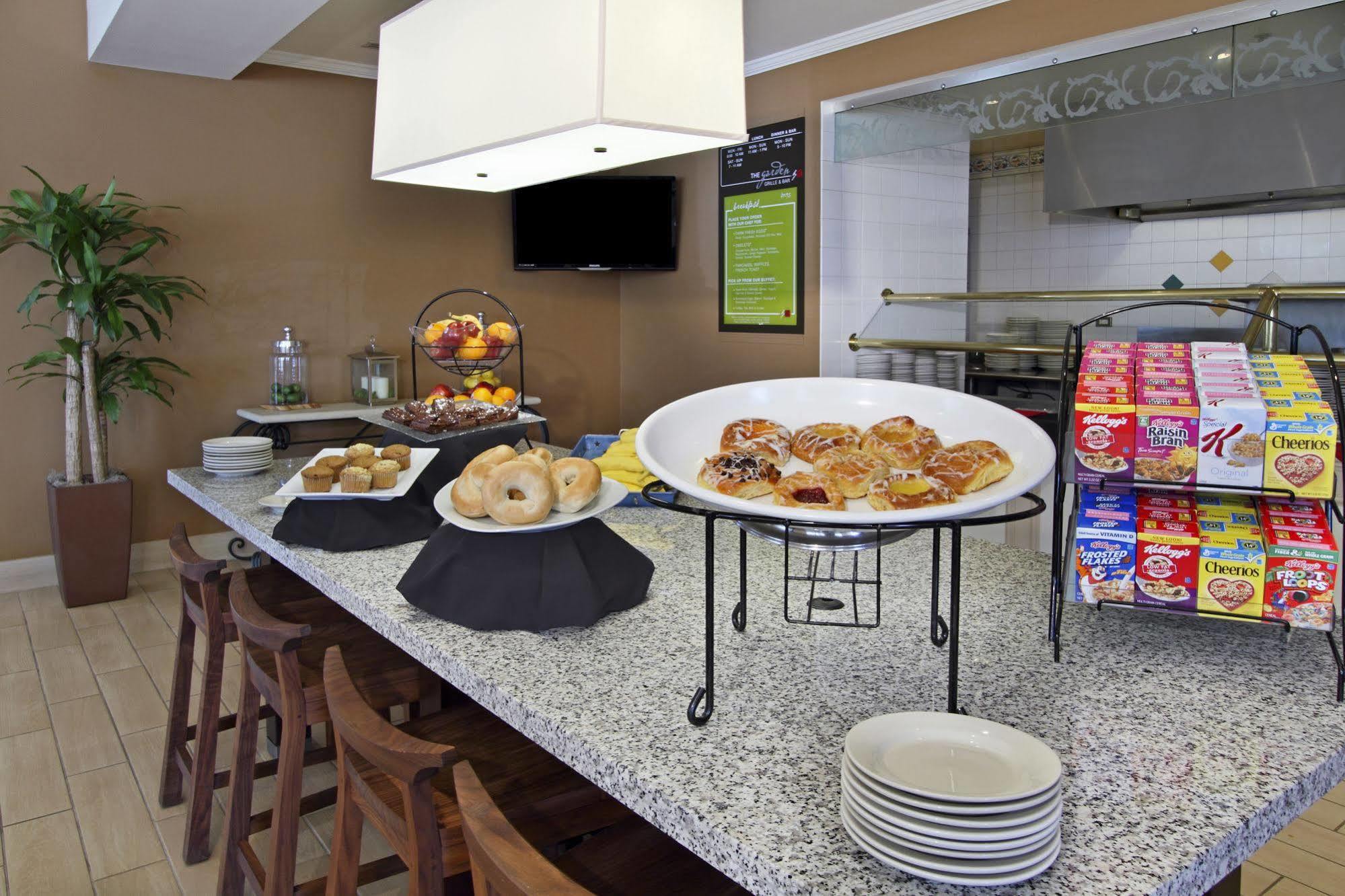 Hilton Garden Inn Saint Charles Buitenkant foto