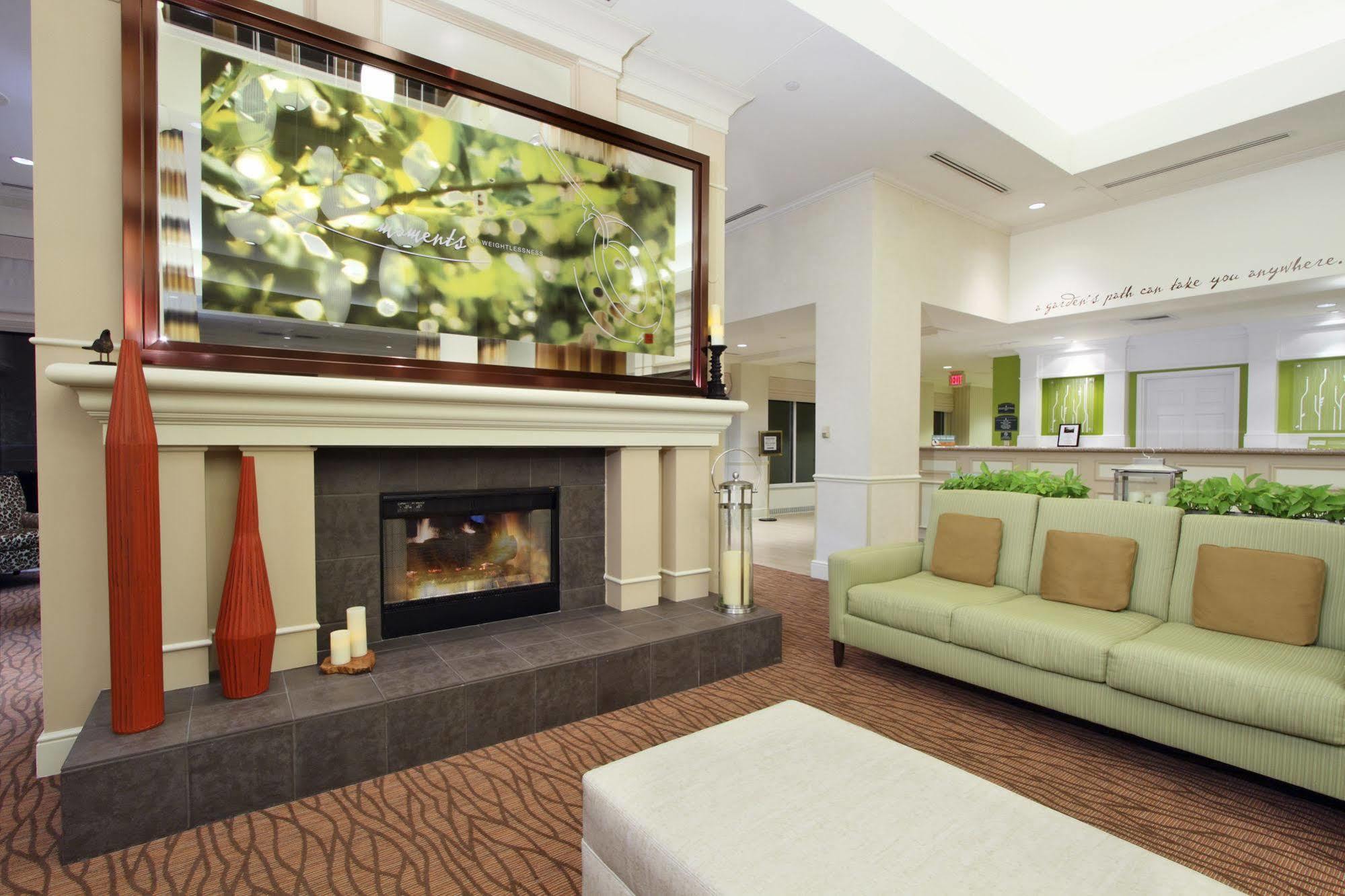 Hilton Garden Inn Saint Charles Buitenkant foto